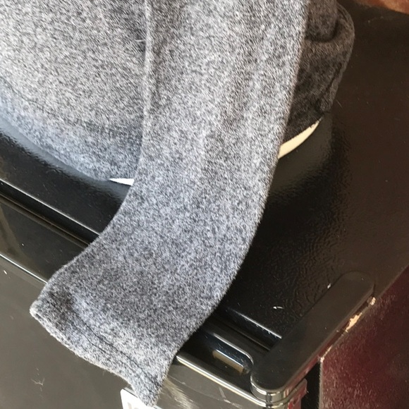 Gray long sleeve sweater small - Picture 3 of 6